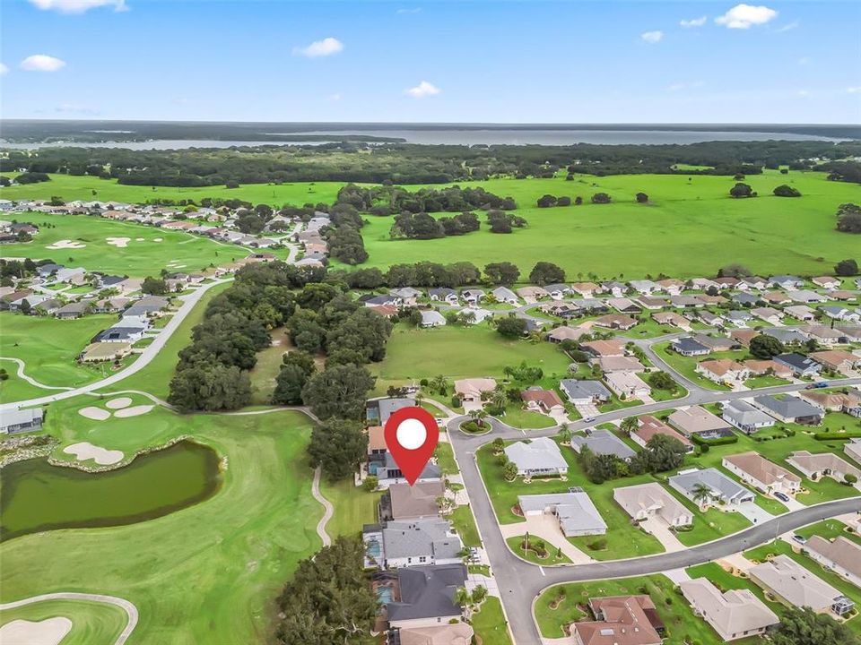 For Sale: $559,900 (3 beds, 3 baths, 2074 Square Feet)