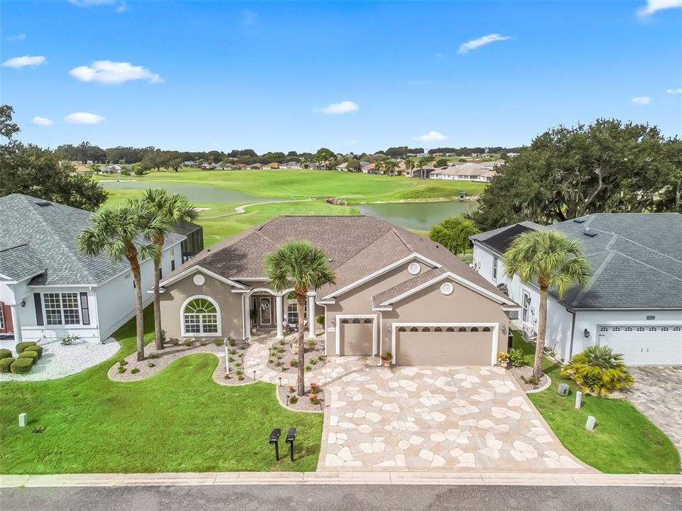 For Sale: $559,900 (3 beds, 3 baths, 2074 Square Feet)