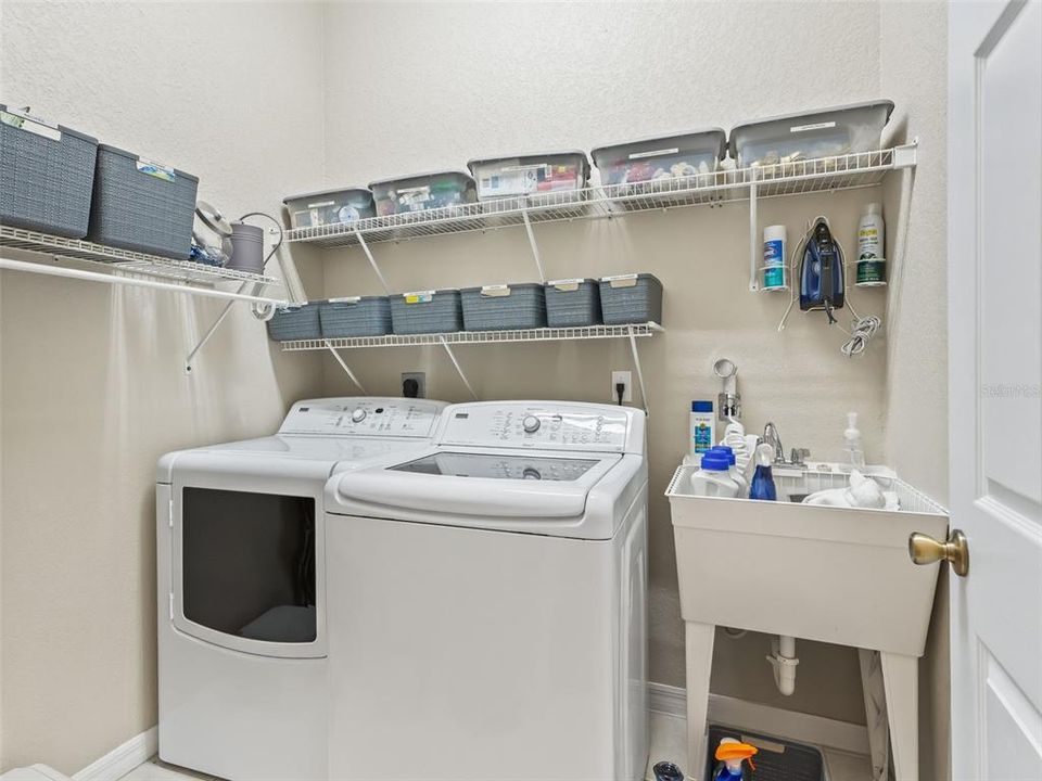 For Sale: $559,900 (3 beds, 3 baths, 2074 Square Feet)