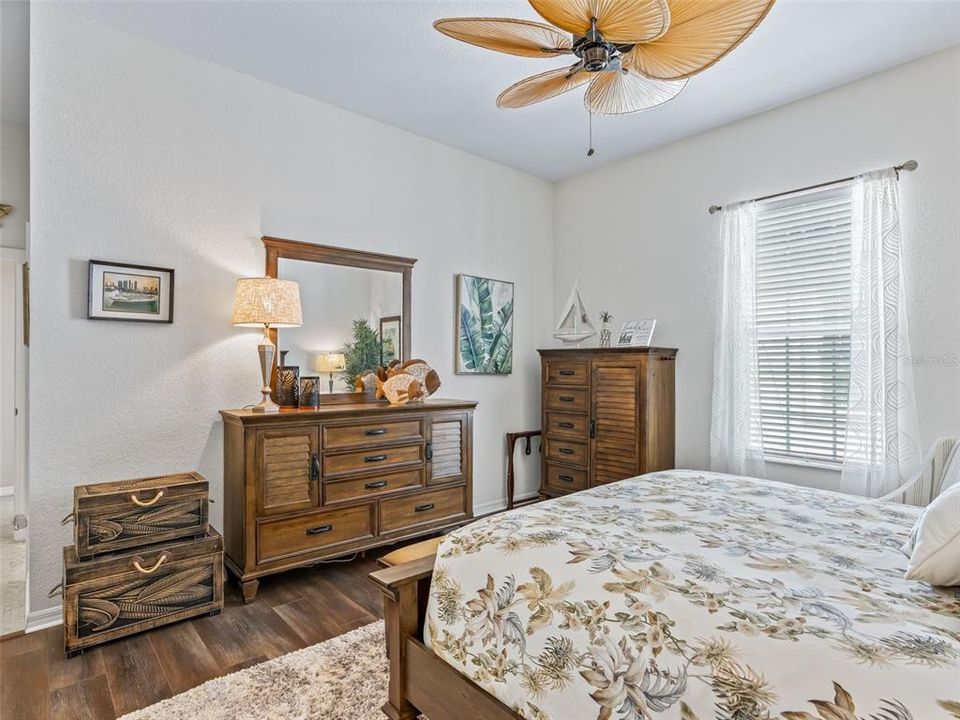 For Sale: $559,900 (3 beds, 3 baths, 2074 Square Feet)