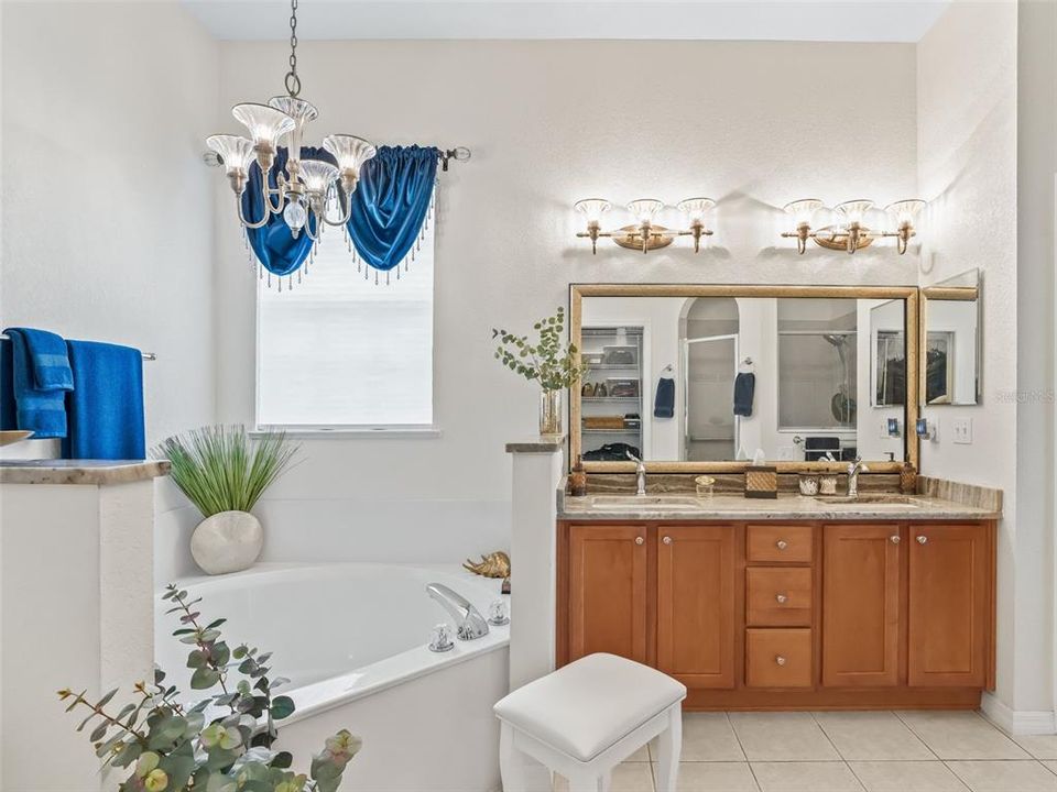 For Sale: $559,900 (3 beds, 3 baths, 2074 Square Feet)