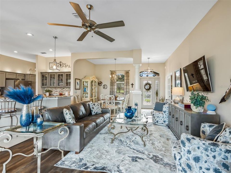 For Sale: $559,900 (3 beds, 3 baths, 2074 Square Feet)