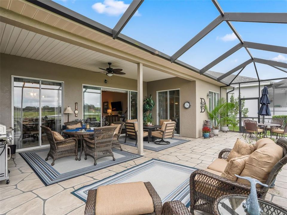 For Sale: $559,900 (3 beds, 3 baths, 2074 Square Feet)