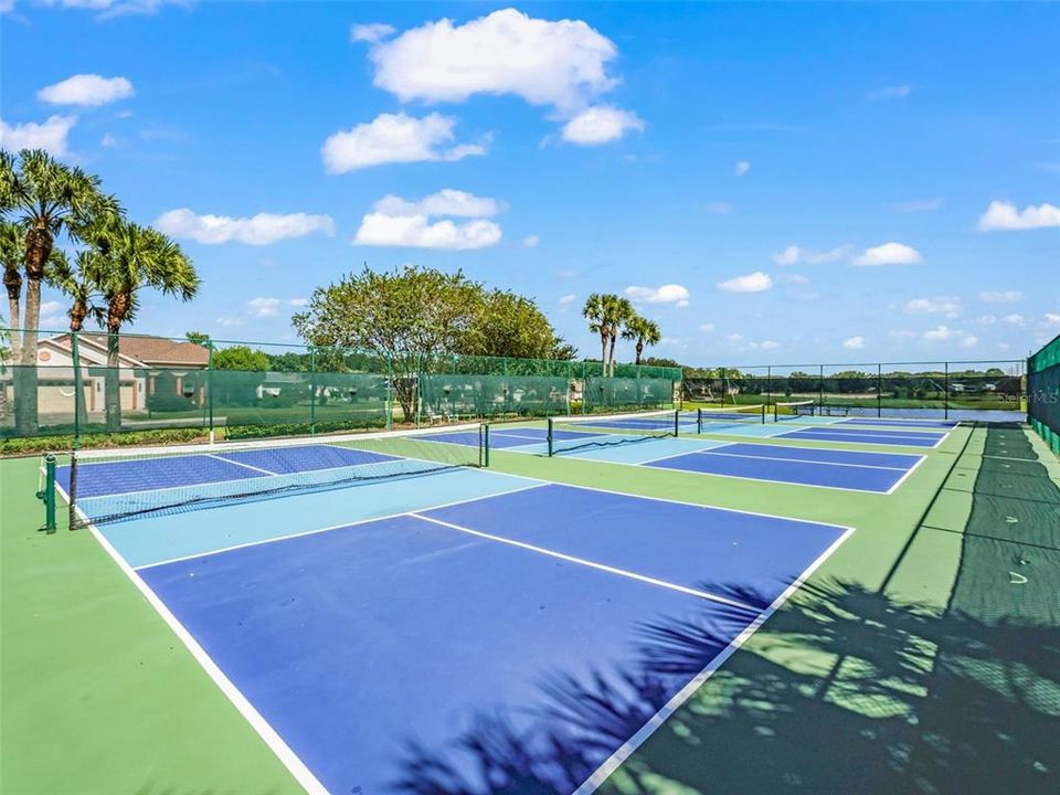 For Sale: $559,900 (3 beds, 3 baths, 2074 Square Feet)