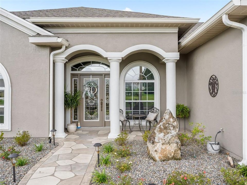 For Sale: $559,900 (3 beds, 3 baths, 2074 Square Feet)