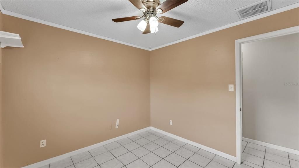 For Sale: $284,900 (4 beds, 2 baths, 1091 Square Feet)