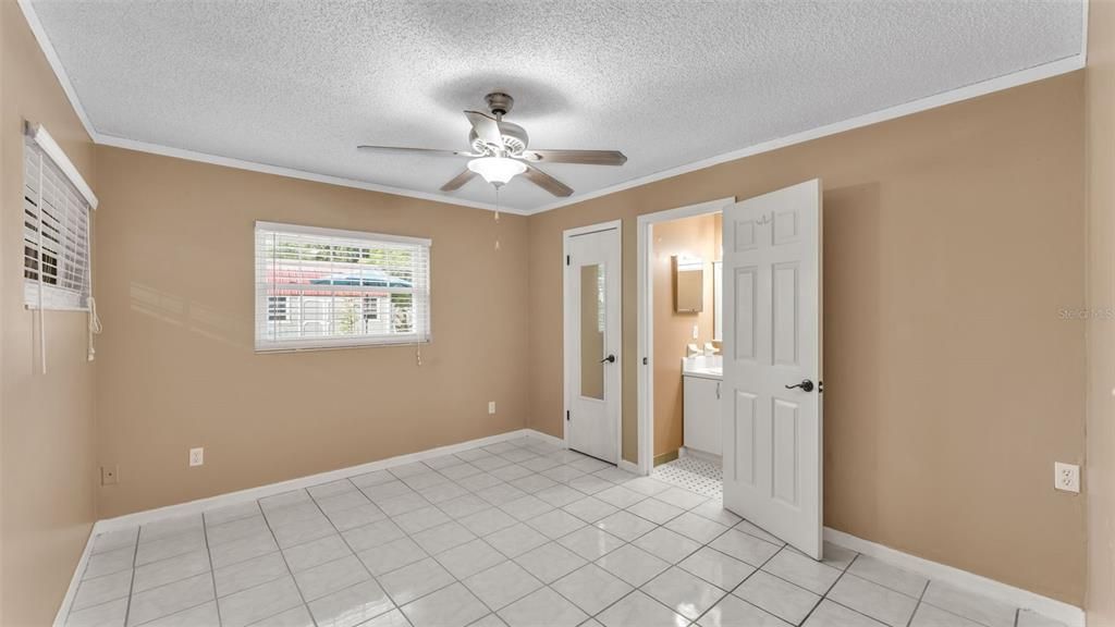 For Sale: $284,900 (4 beds, 2 baths, 1091 Square Feet)