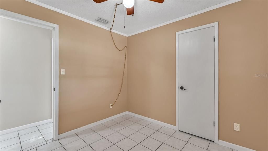 For Sale: $284,900 (4 beds, 2 baths, 1091 Square Feet)