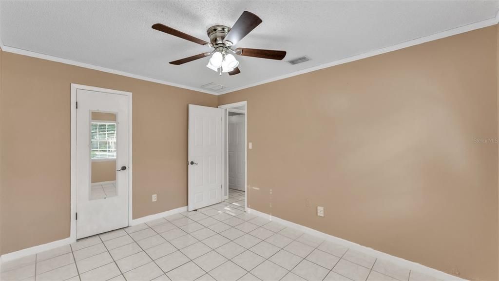 For Sale: $284,900 (4 beds, 2 baths, 1091 Square Feet)