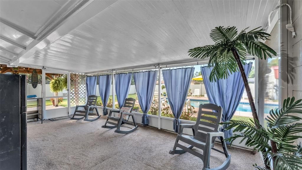 For Sale: $284,900 (4 beds, 2 baths, 1091 Square Feet)