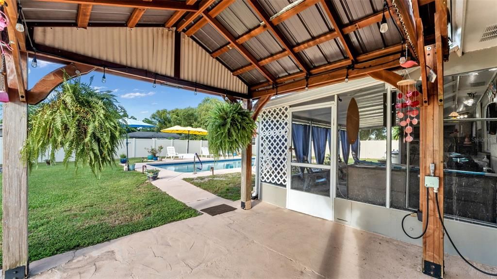 For Sale: $284,900 (4 beds, 2 baths, 1091 Square Feet)