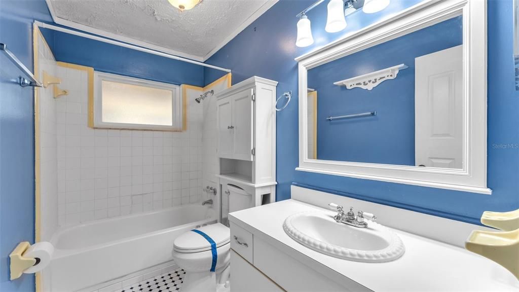 For Sale: $284,900 (4 beds, 2 baths, 1091 Square Feet)