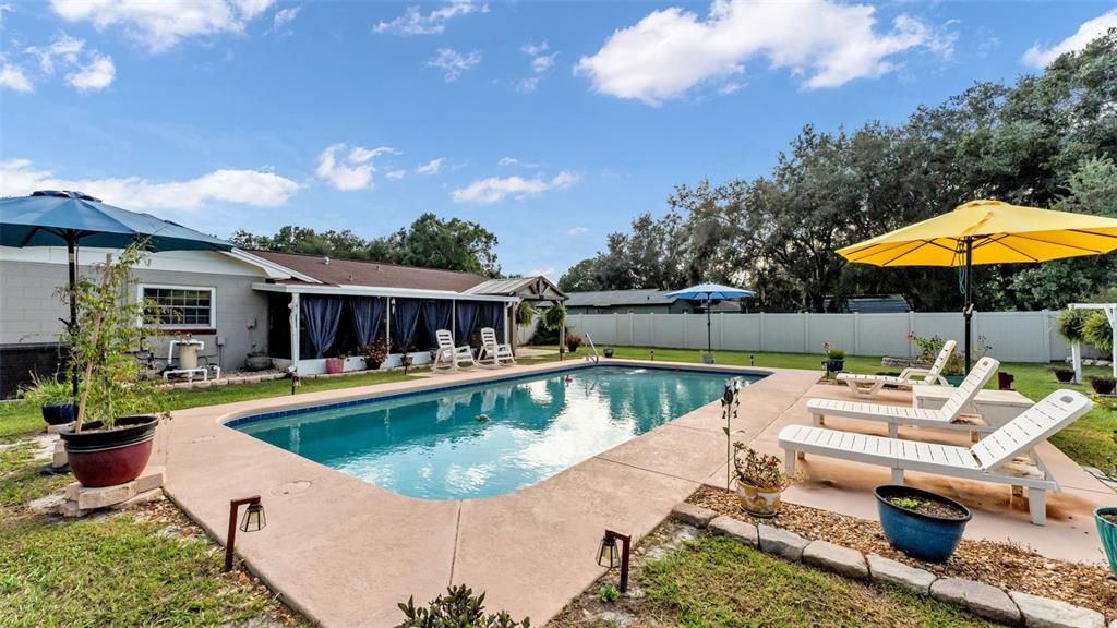 For Sale: $284,900 (4 beds, 2 baths, 1091 Square Feet)