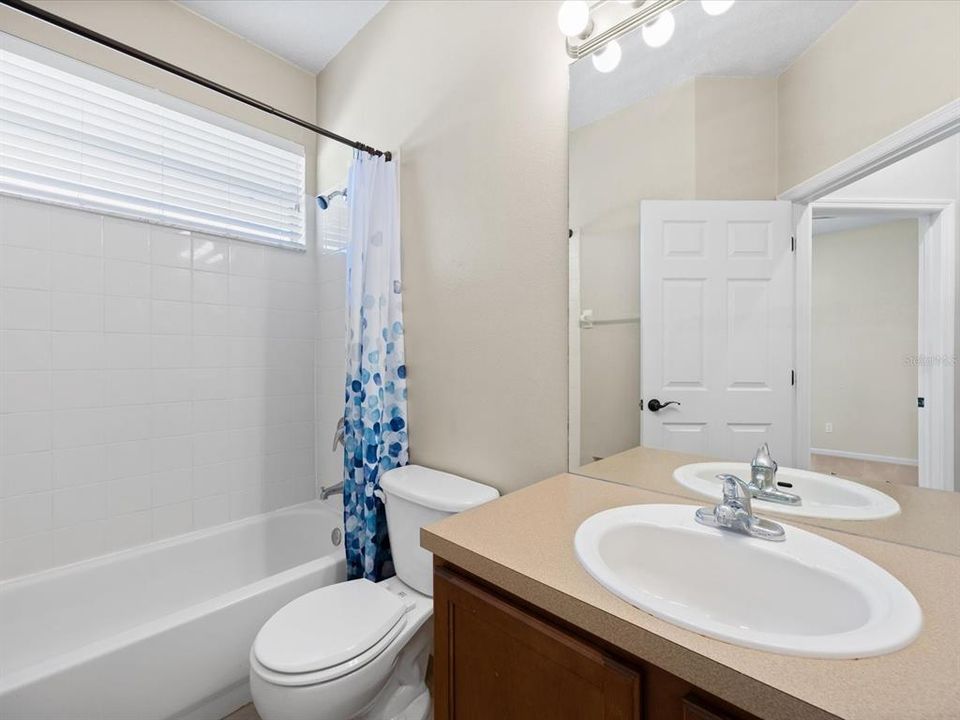 Active With Contract: $400,000 (3 beds, 2 baths, 1645 Square Feet)