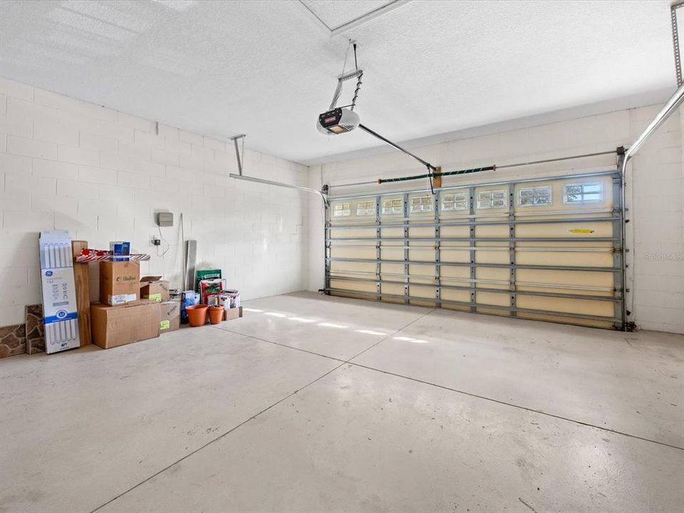 Active With Contract: $400,000 (3 beds, 2 baths, 1645 Square Feet)