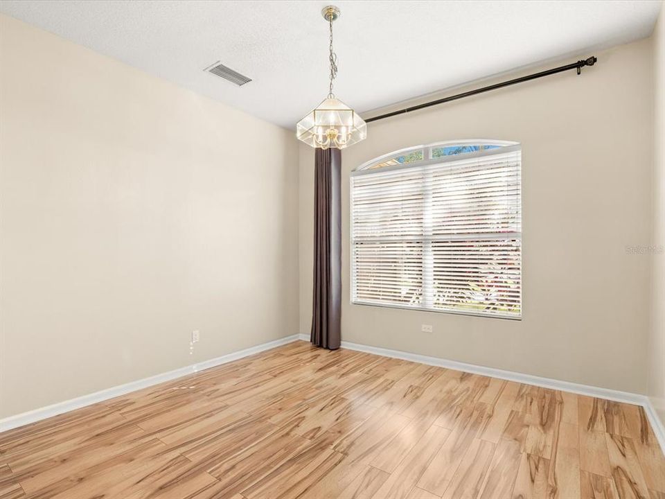 Active With Contract: $400,000 (3 beds, 2 baths, 1645 Square Feet)