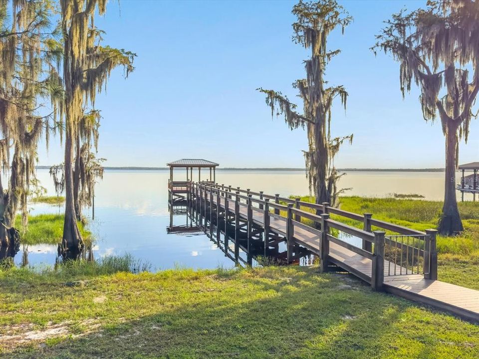 Active With Contract: $400,000 (3 beds, 2 baths, 1645 Square Feet)