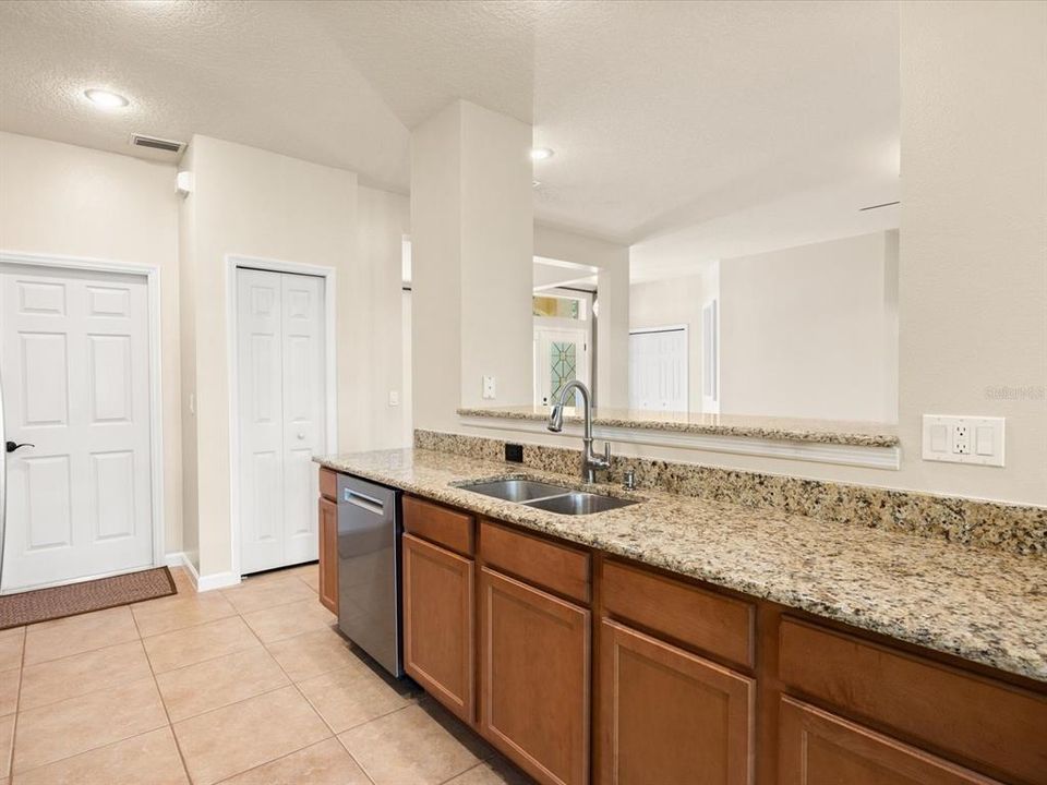 Active With Contract: $400,000 (3 beds, 2 baths, 1645 Square Feet)