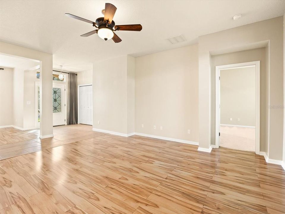 Active With Contract: $400,000 (3 beds, 2 baths, 1645 Square Feet)