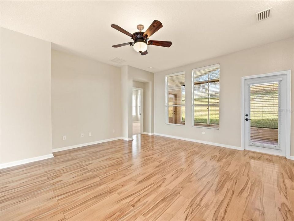 Active With Contract: $400,000 (3 beds, 2 baths, 1645 Square Feet)