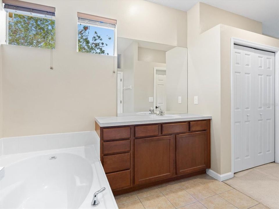 Active With Contract: $400,000 (3 beds, 2 baths, 1645 Square Feet)