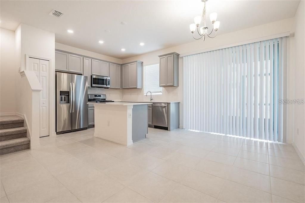 For Sale: $325,000 (3 beds, 2 baths, 1572 Square Feet)