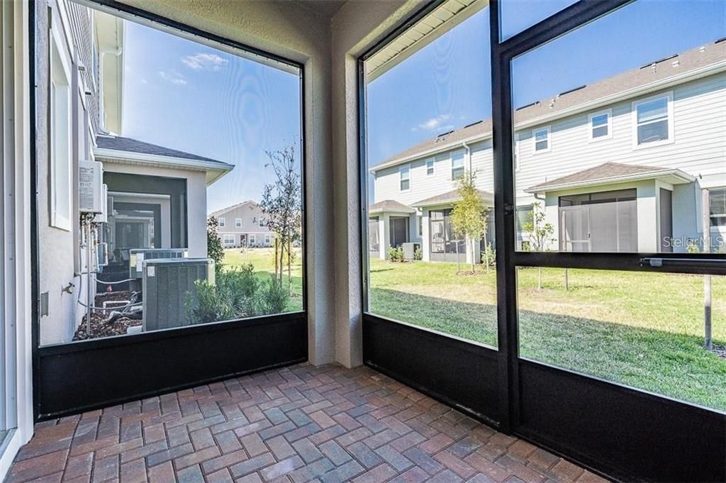 For Sale: $325,000 (3 beds, 2 baths, 1572 Square Feet)