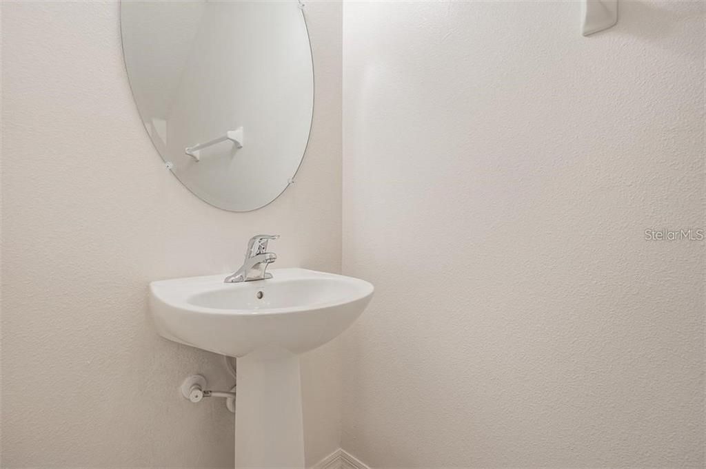 For Sale: $325,000 (3 beds, 2 baths, 1572 Square Feet)