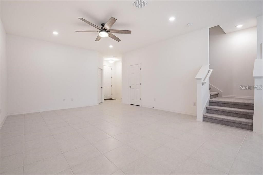 For Sale: $325,000 (3 beds, 2 baths, 1572 Square Feet)