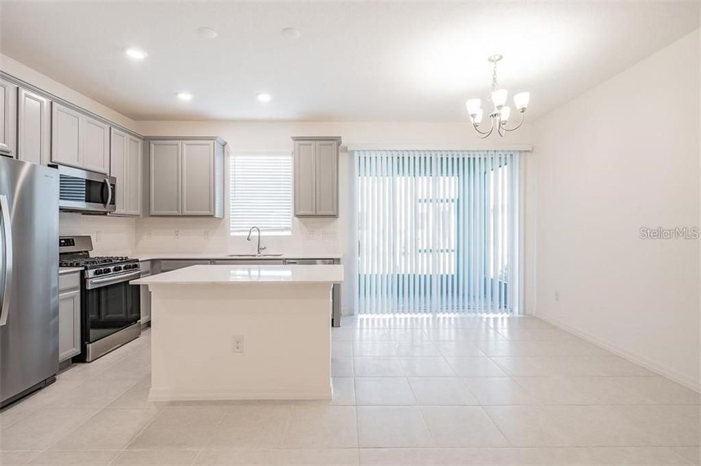 For Sale: $325,000 (3 beds, 2 baths, 1572 Square Feet)