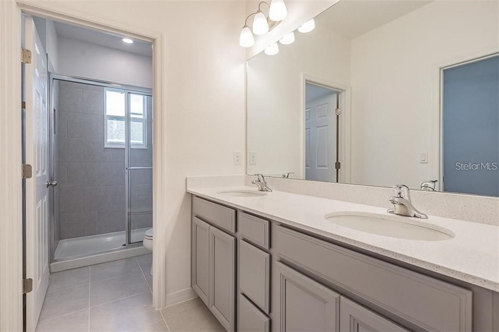 For Sale: $325,000 (3 beds, 2 baths, 1572 Square Feet)