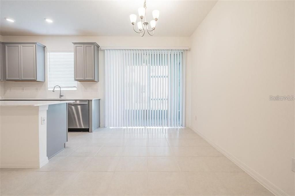 For Sale: $325,000 (3 beds, 2 baths, 1572 Square Feet)