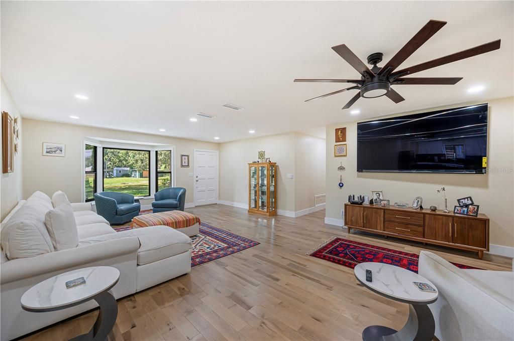 For Sale: $799,900 (4 beds, 3 baths, 2750 Square Feet)