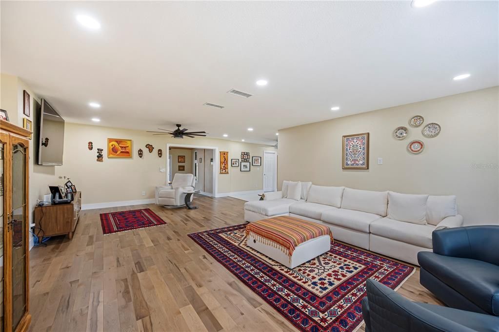 For Sale: $799,900 (4 beds, 3 baths, 2750 Square Feet)