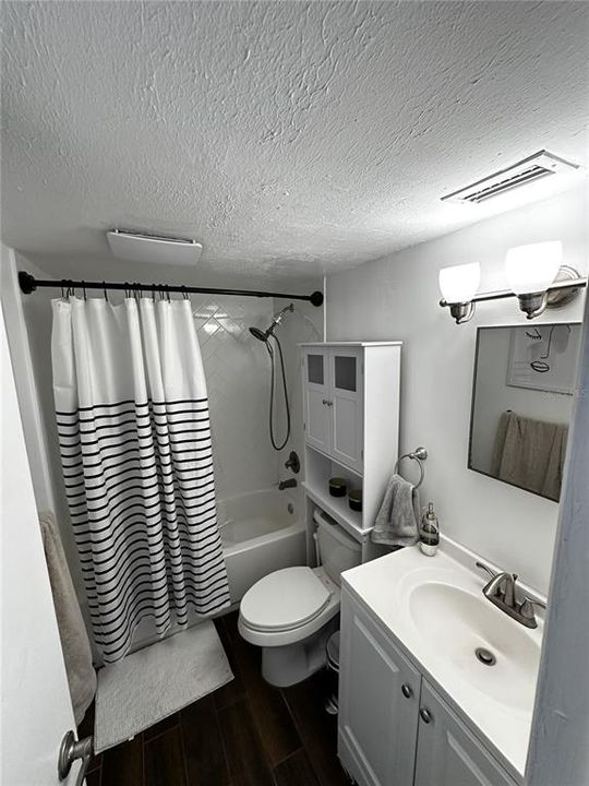 For Rent: $1,450 (1 beds, 1 baths, 560 Square Feet)