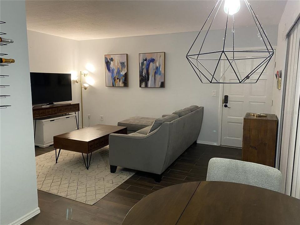 For Rent: $1,450 (1 beds, 1 baths, 560 Square Feet)