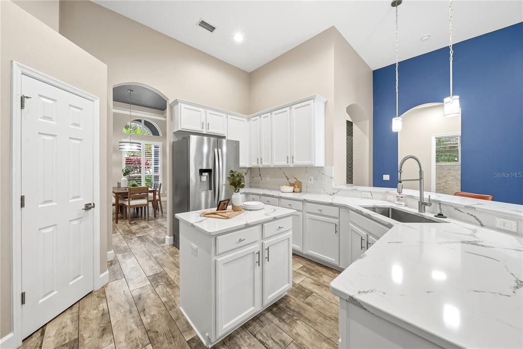 На продажу: $884,900 (3 спален, 3 ванн, 2848 Квадратных фут)