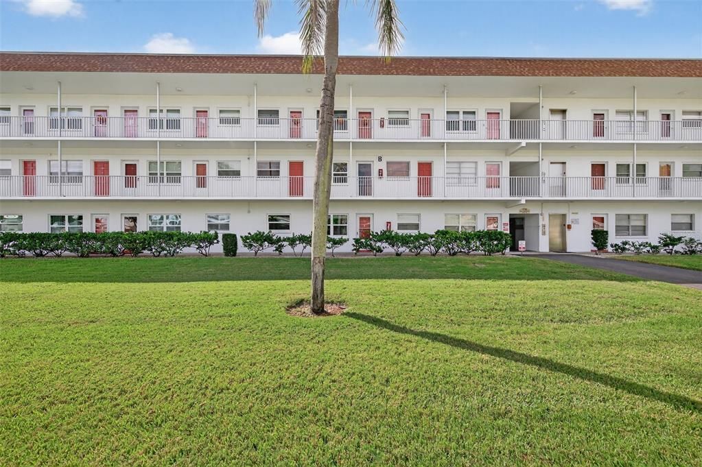 Active With Contract: $159,000 (2 beds, 2 baths, 1030 Square Feet)