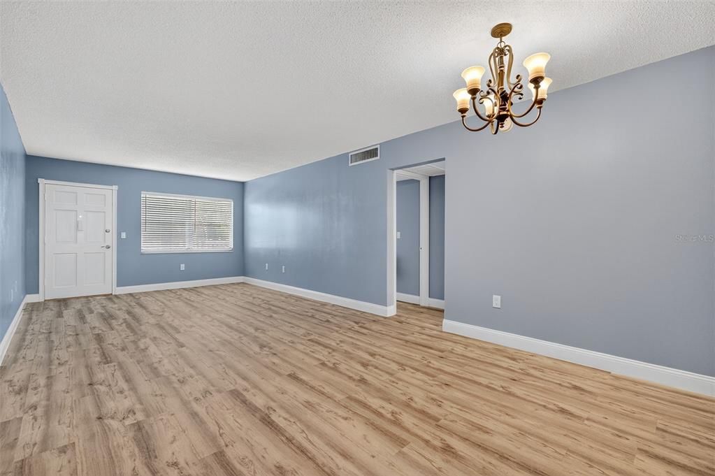 Active With Contract: $159,000 (2 beds, 2 baths, 1030 Square Feet)