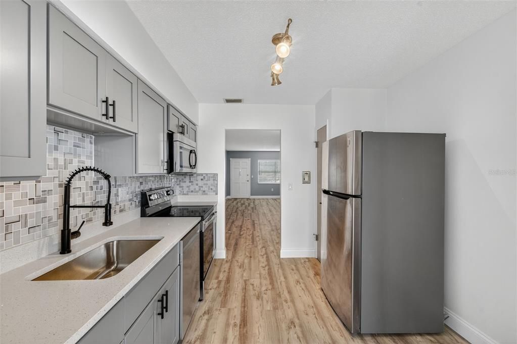 Active With Contract: $159,000 (2 beds, 2 baths, 1030 Square Feet)