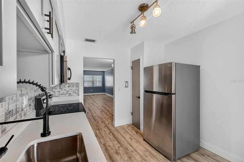 Active With Contract: $159,000 (2 beds, 2 baths, 1030 Square Feet)