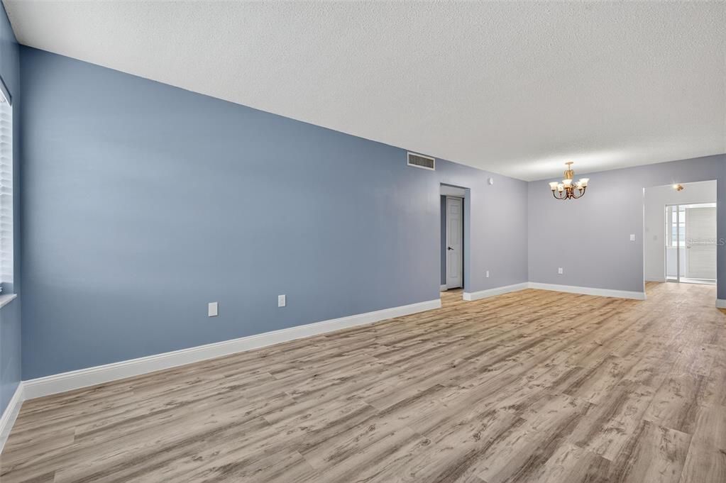 Active With Contract: $159,000 (2 beds, 2 baths, 1030 Square Feet)