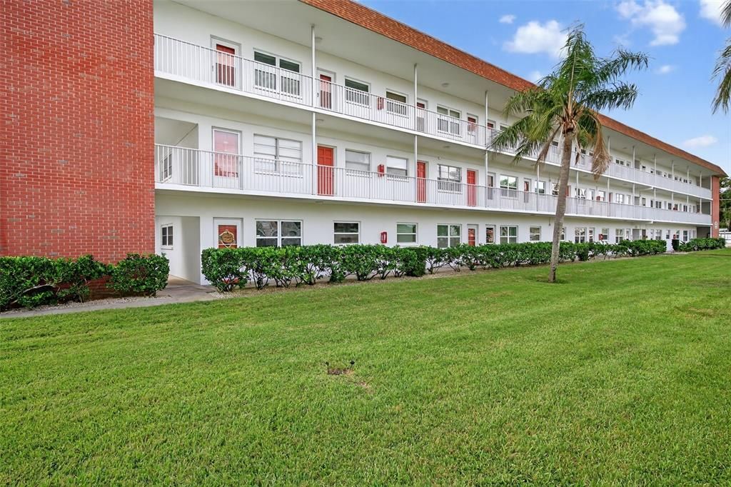 Active With Contract: $159,000 (2 beds, 2 baths, 1030 Square Feet)