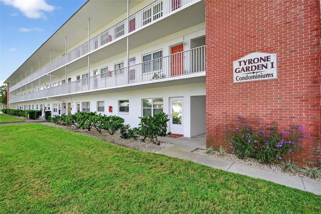 Active With Contract: $159,000 (2 beds, 2 baths, 1030 Square Feet)