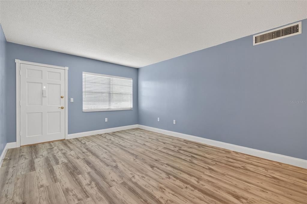 Active With Contract: $159,000 (2 beds, 2 baths, 1030 Square Feet)