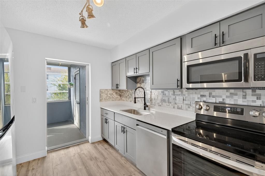 Active With Contract: $159,000 (2 beds, 2 baths, 1030 Square Feet)