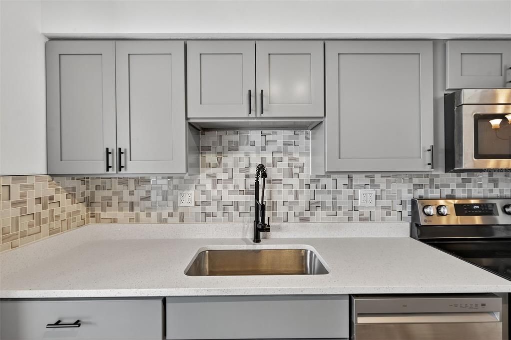 Active With Contract: $159,000 (2 beds, 2 baths, 1030 Square Feet)