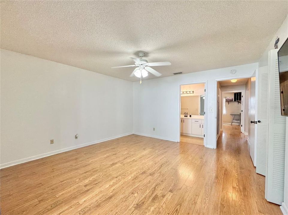 待售: $155,000 (2 贝兹, 2 浴室, 1241 平方英尺)