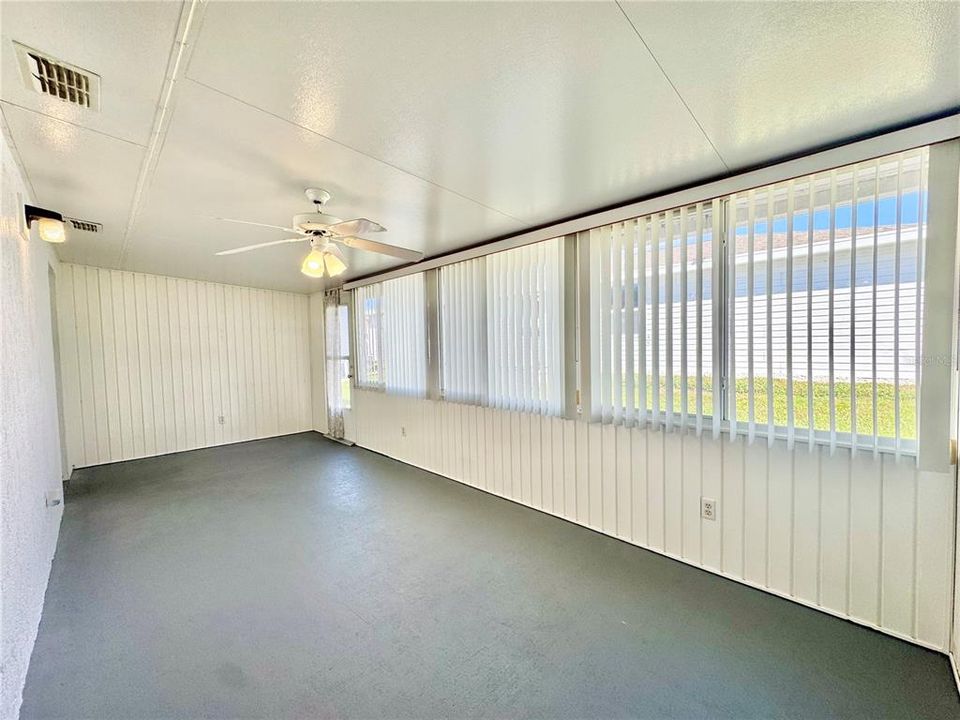 待售: $155,000 (2 贝兹, 2 浴室, 1241 平方英尺)