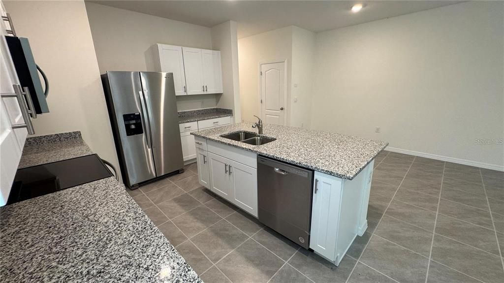 For Rent: $2,200 (3 beds, 2 baths, 1758 Square Feet)